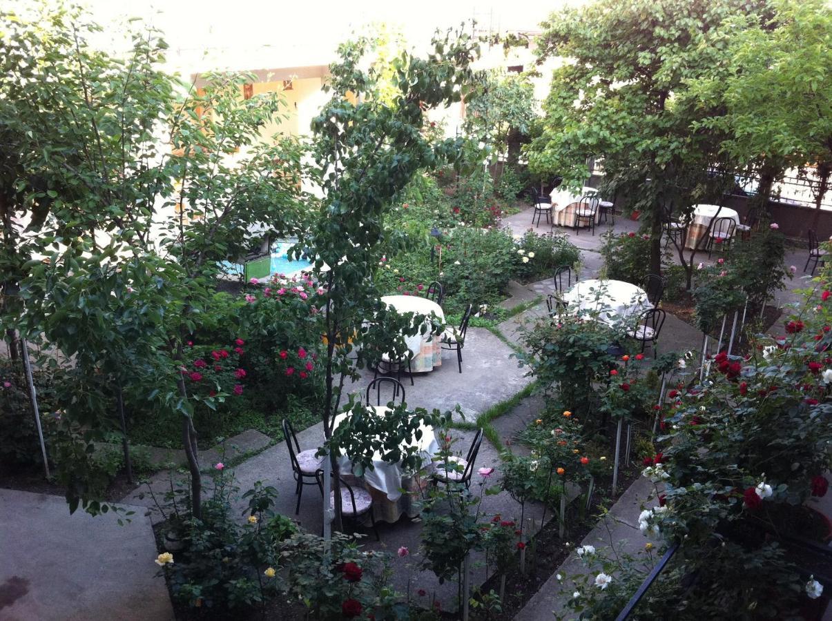 Hostel Tropical Drobeta Turnu Severin Extérieur photo