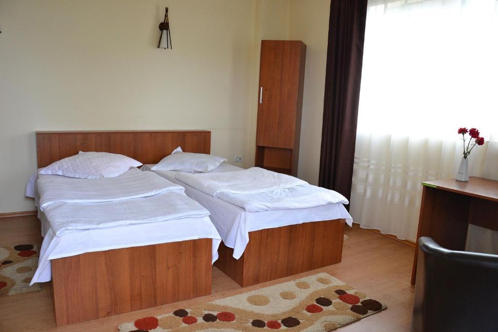 Hostel Tropical Drobeta Turnu Severin Extérieur photo